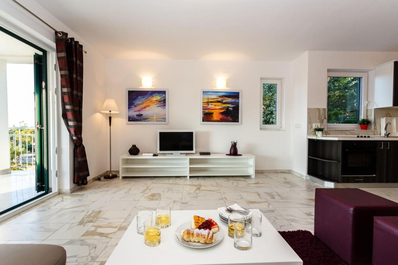 Apartments Adria Malinska Εξωτερικό φωτογραφία