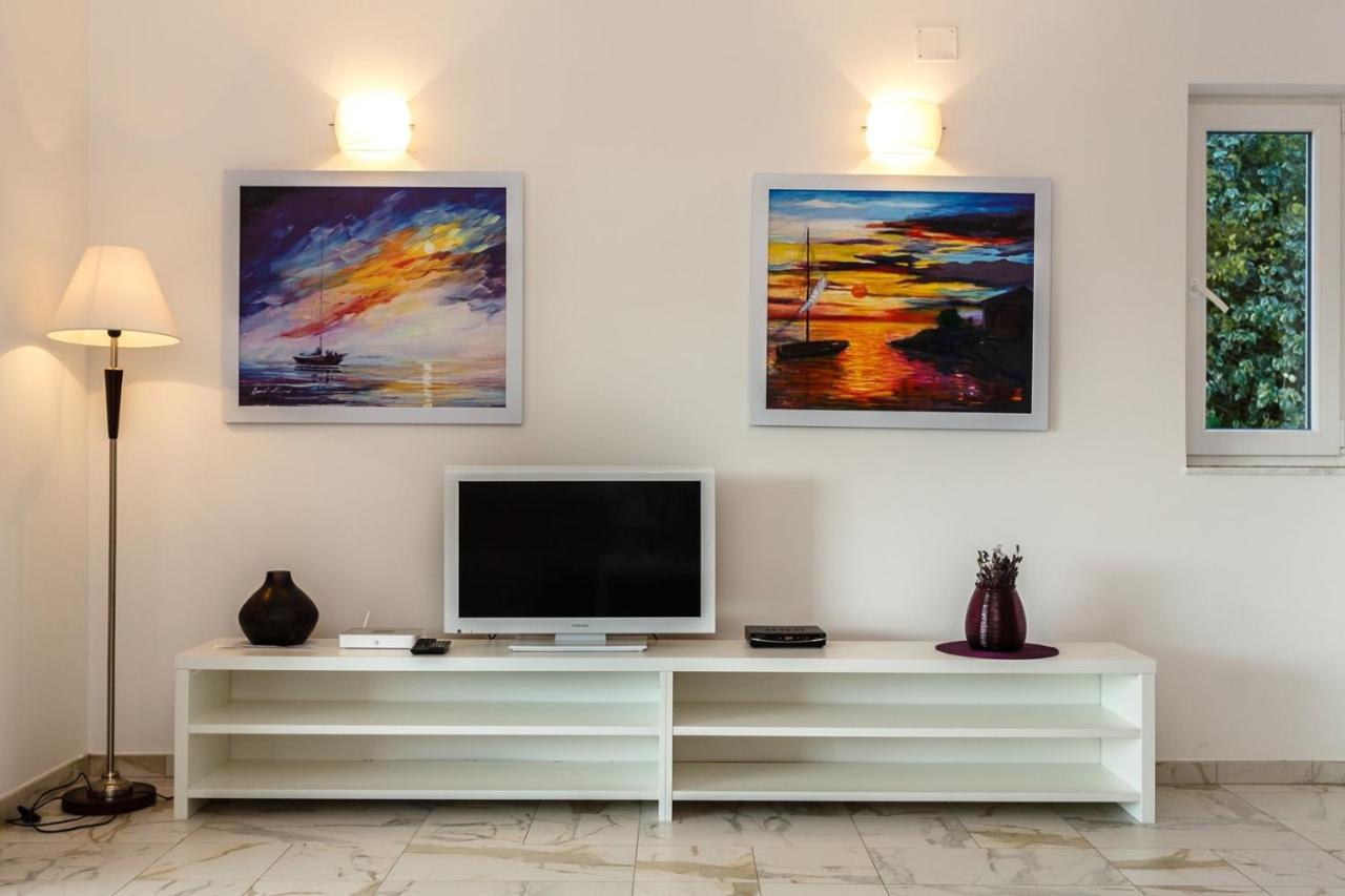 Apartments Adria Malinska Εξωτερικό φωτογραφία